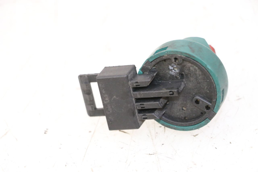 photo de INTERRUPTOR DE IGNIÇÃO PIAGGIO LXV 4T 50 (2009 - 2013) - Zoom do estado de desgaste