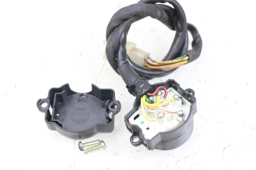 photo de INTERRUPTOR DE IGNIÇÃO MOTO GUZZI NORGE 8V GT 1200 (2011 - 2016) - Zoom do estado de desgaste