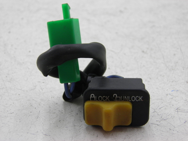 photo de INTERRUPTOR DE IGNIÇÃO PEUGEOT TWEET 4T 50 (2010 - 2014) - Zoom do estado de desgaste