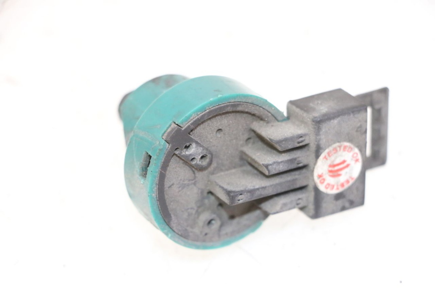 photo de INTERRUPTOR DE IGNIÇÃO PIAGGIO VESPA S 2T 50 (2007 - 2014) - Zoom do estado de desgaste