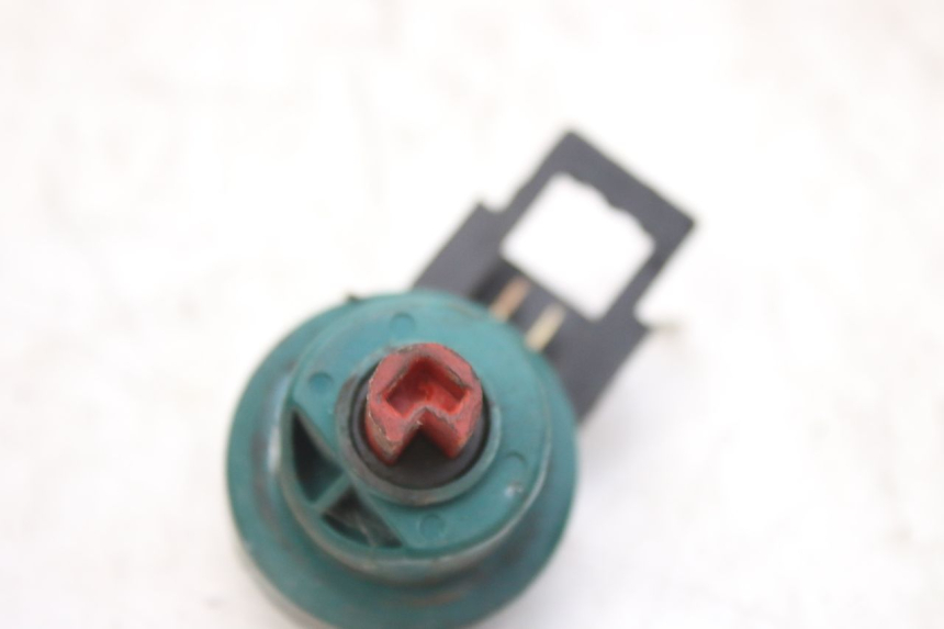 photo de INTERRUPTOR DE IGNIÇÃO PIAGGIO VESPA LX 2T 50 (2005 - 2013) - Zoom do estado de desgaste
