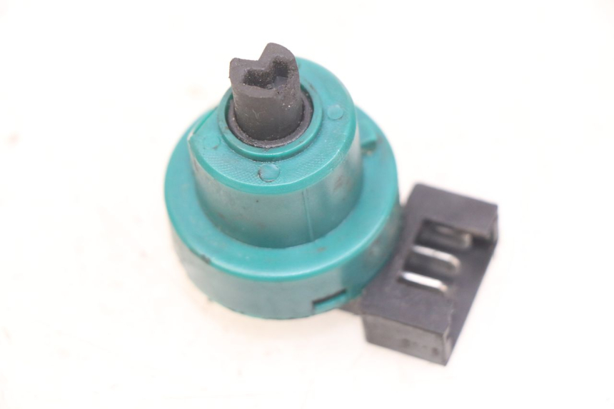 photo de INTERRUPTOR DE IGNIÇÃO PIAGGIO VESPA LXV 125 (2006 - 2009) - Detalhe da peça