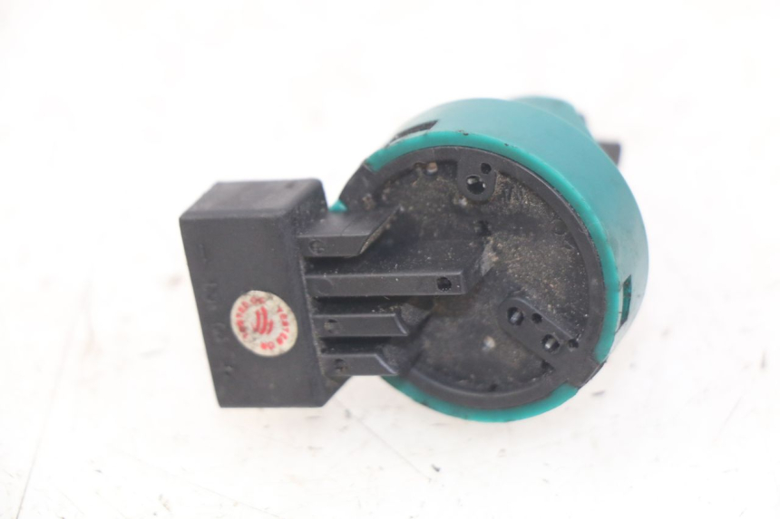 photo de INTERRUPTOR DE IGNIÇÃO PIAGGIO VESPA LXV 125 (2006 - 2009) - Zoom do estado de desgaste
