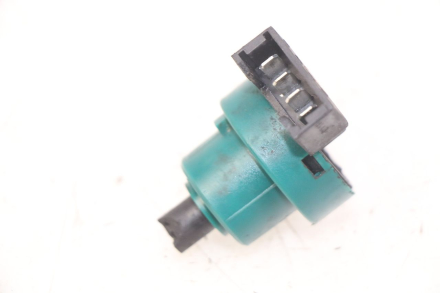 photo de INTERRUPTOR DE IGNIÇÃO PIAGGIO VESPA LXV 125 (2006 - 2009) - Outro ângulo de visão