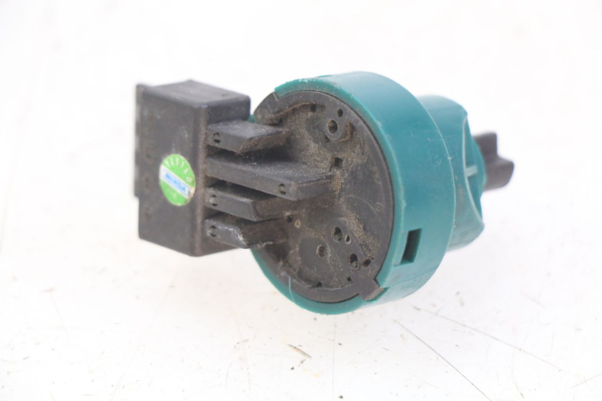photo de INTERRUPTOR DE IGNIÇÃO PIAGGIO VESPA PRIMAVERA 2T 50 (2013 - 2018) - Zoom do estado de desgaste