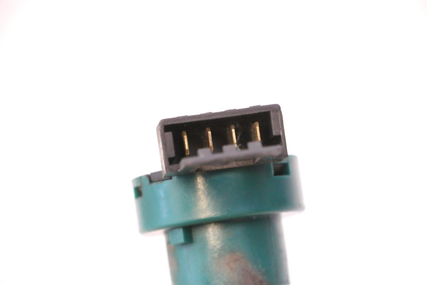 photo de INTERRUPTOR DE IGNIÇÃO PIAGGIO VESPA PRIMAVERA 2T 50 (2013 - 2018) - Zoom do estado de desgaste