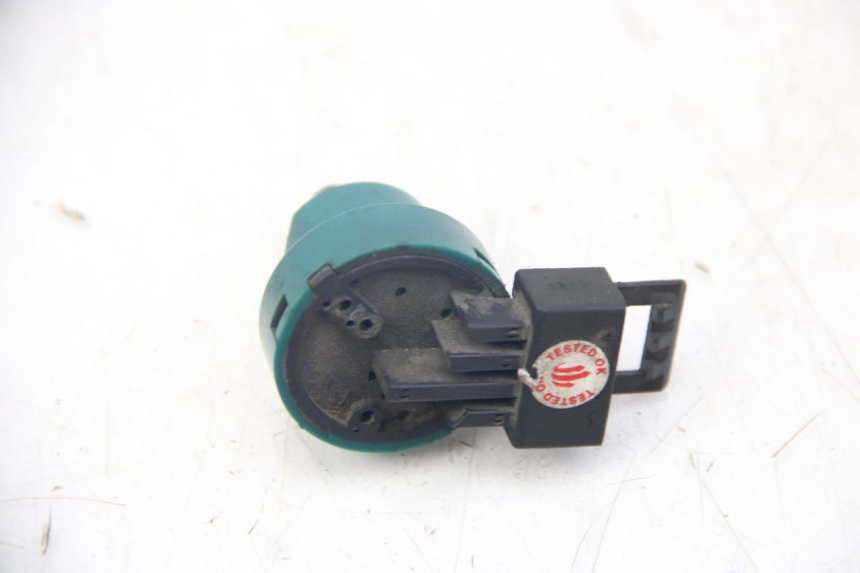 photo de INTERRUPTOR DE IGNIÇÃO PIAGGIO VESPA S 2T 50 (2007 - 2014) - Outro ângulo de visão