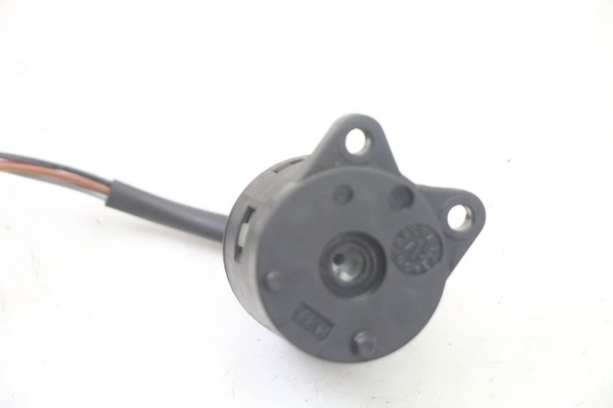 photo de INTERRUPTOR DE IGNIÇÃO YAMAHA WHY 50 (1998 - 2000) - Zoom do estado de desgaste