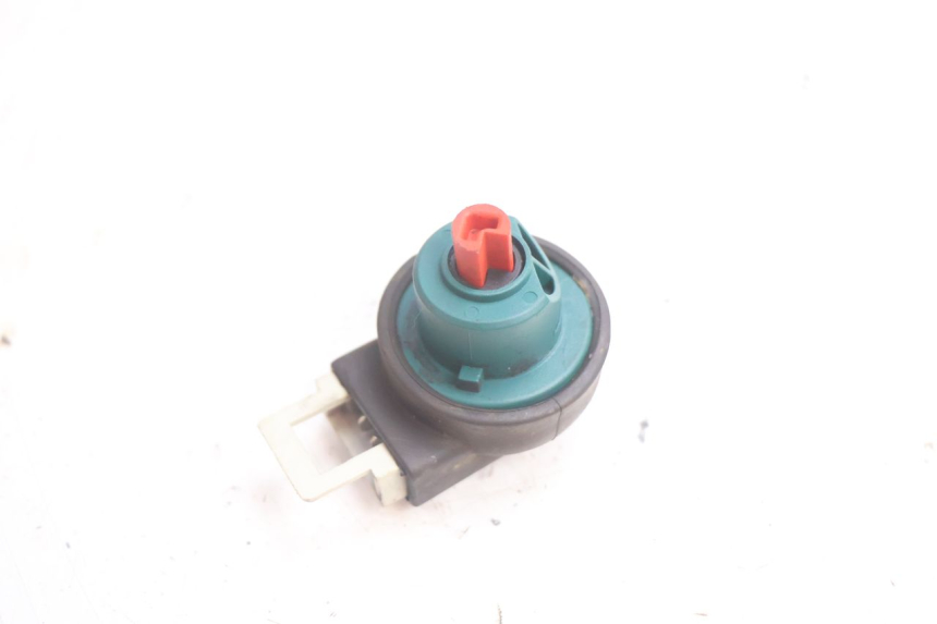 photo de INTERRUPTOR DE IGNIÇÃO PIAGGIO X9 EVOLUTION 125 (2003 - 2007) - Zoom do estado de desgaste