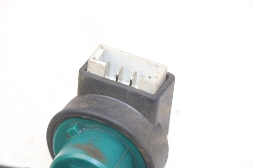 photo de INTERRUPTOR DE IGNIÇÃO PIAGGIO XEVO - X EVO 125 (2007 - 2017) - Zoom do estado de desgaste