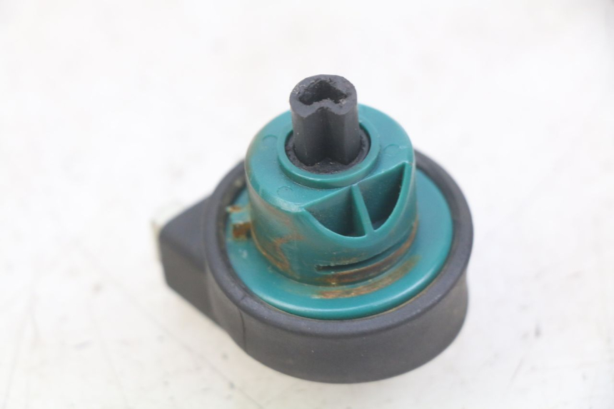 photo de INTERRUPTOR DE IGNIÇÃO PIAGGIO XEVO - X EVO 125 (2007 - 2017) - Zoom do estado de desgaste