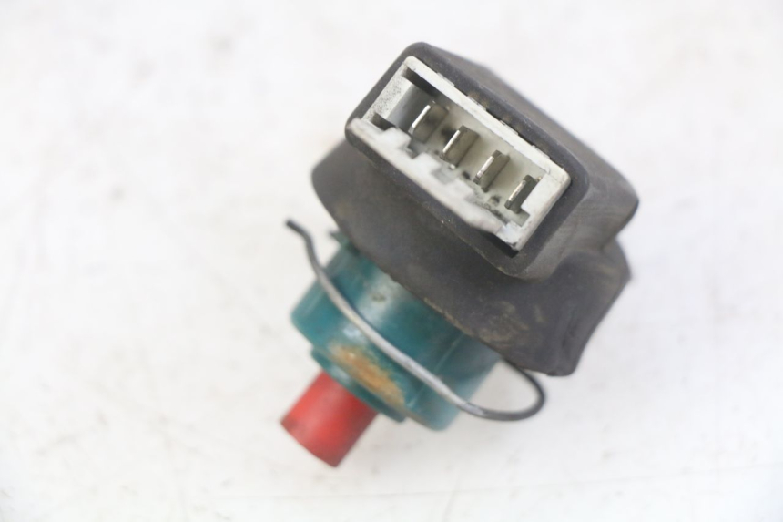 photo de INTERRUPTOR DE IGNIÇÃO PIAGGIO XEVO - X EVO 125 (2007 - 2017) - Zoom do estado de desgaste