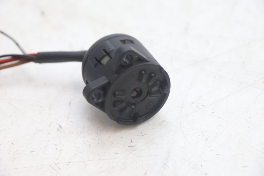 photo de INTERRUPTOR DE IGNIÇÃO YAMAHA YP MAJESTY 125 (2002 - 2006) - Zoom do estado de desgaste