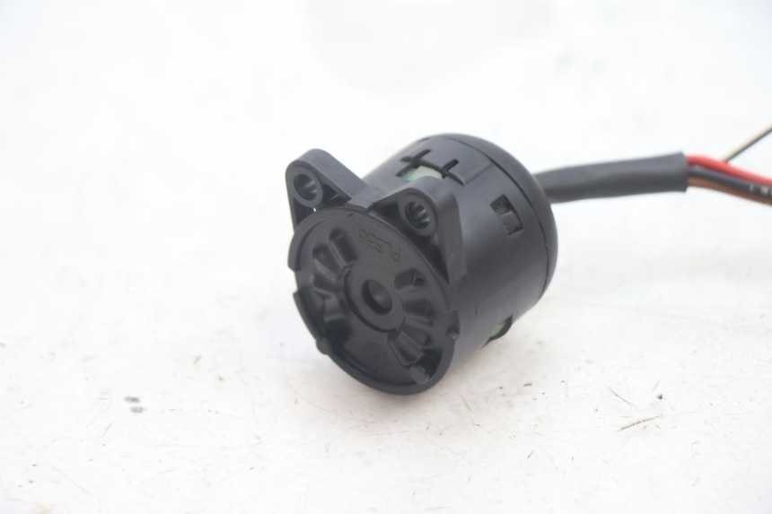 photo de INTERRUPTOR DE IGNIÇÃO YAMAHA YP MAJESTY 125 (2002 - 2006) - Detalhe da peça