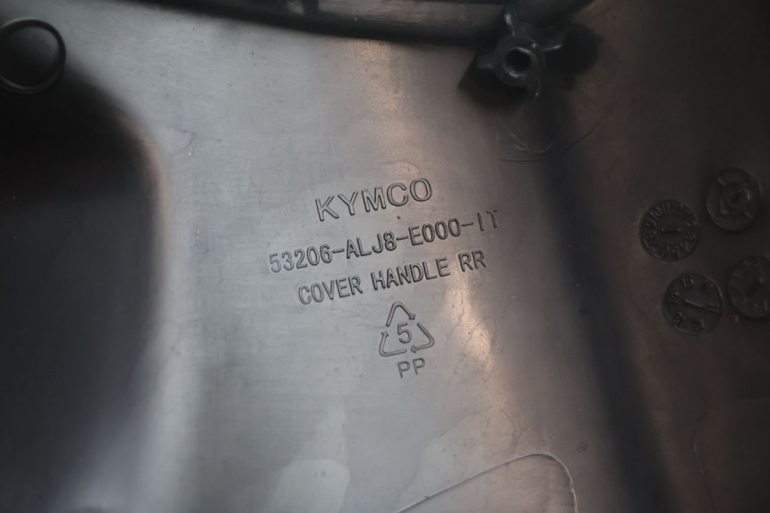 photo de COBERTURA TRASEIRA DO GUIDÃO KYMCO AGILITY CITY 2T 50 (2008 - 2016) - Estado da superfície