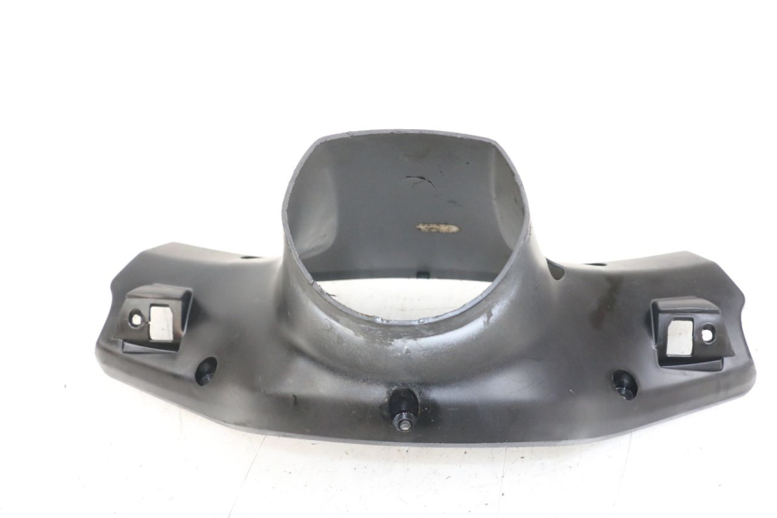 photo de COBERTURA TRASEIRA DO GUIDÃO MBK BOOSTER SPIRIT 50 (2004 - 2017) - Pontos de fixação