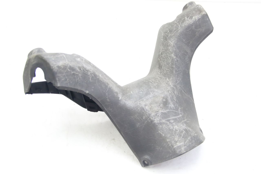 photo de COBERTURA TRASEIRA DO GUIDÃO SUZUKI BURGMAN 125 (2007 - 2014) - Zoom do estado de desgaste