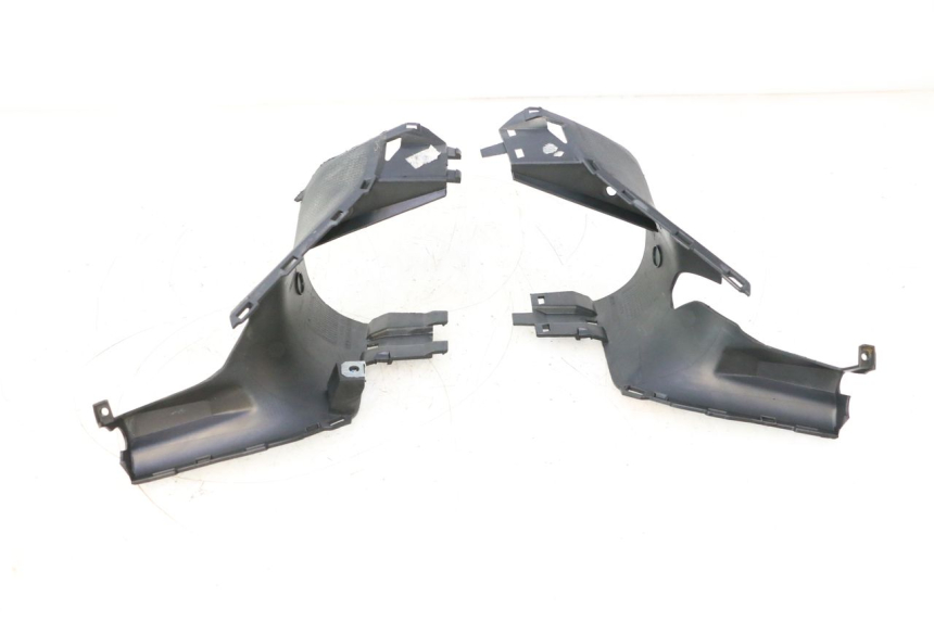 photo de COBERTURA TRASEIRA DO GUIDÃO BMW C SPORT 650 (2015 - 2021) - Detalhe da peça