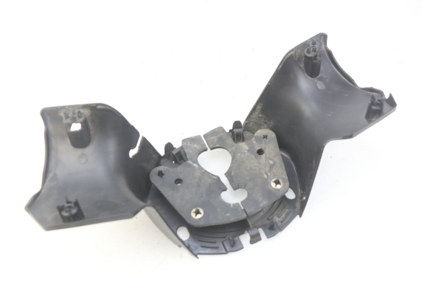 photo de CAPA DE GUIADOR TRASEIRA PEUGEOT CITYSTAR 125 (2011 - 2017) - Detalhe da peça