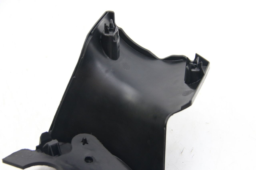 photo de CAPA DE GUIADOR TRASEIRA PEUGEOT CITYSTAR 125 (2011 - 2017) - Pontos de fixação