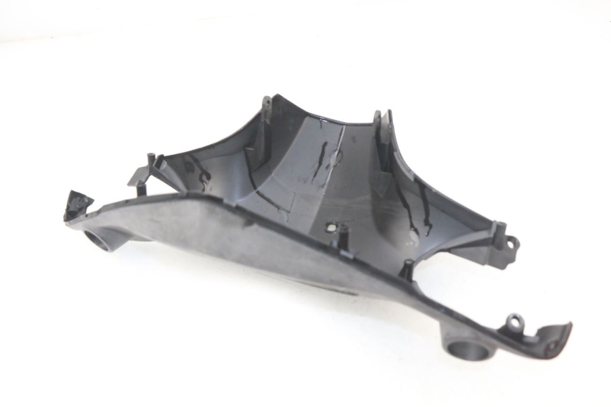 photo de COBERTURA TRASEIRA DO GUIDÃO YAMAHA CYGNUS X 125 (2004 - 2007) - Detalhe da peça