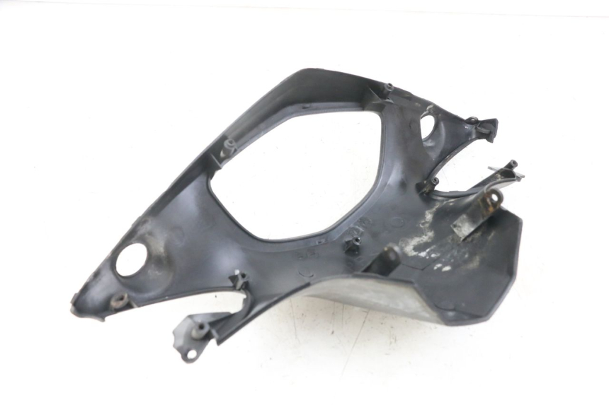 photo de COBERTURA TRASEIRA DO GUIDÃO YAMAHA CYGNUS X 125 (2004 - 2007) - Detalhe da peça