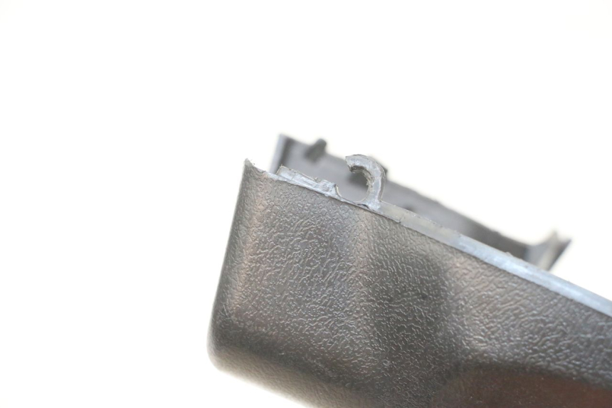 photo de COBERTURA TRASEIRA DO GUIDÃO LONGJIA DIGITA 4T 50 (2019 - 2022) - Detalhe da peça