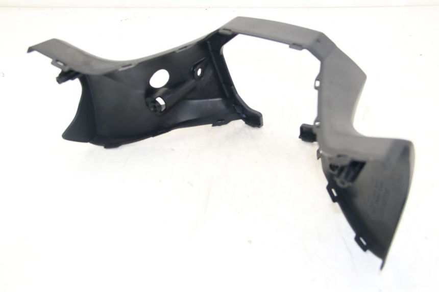 photo de COBERTURA TRASEIRA DO GUIDÃO KYMCO DOWNTOWN ABS 125 (2015 - 2017) - Pontos de fixação
