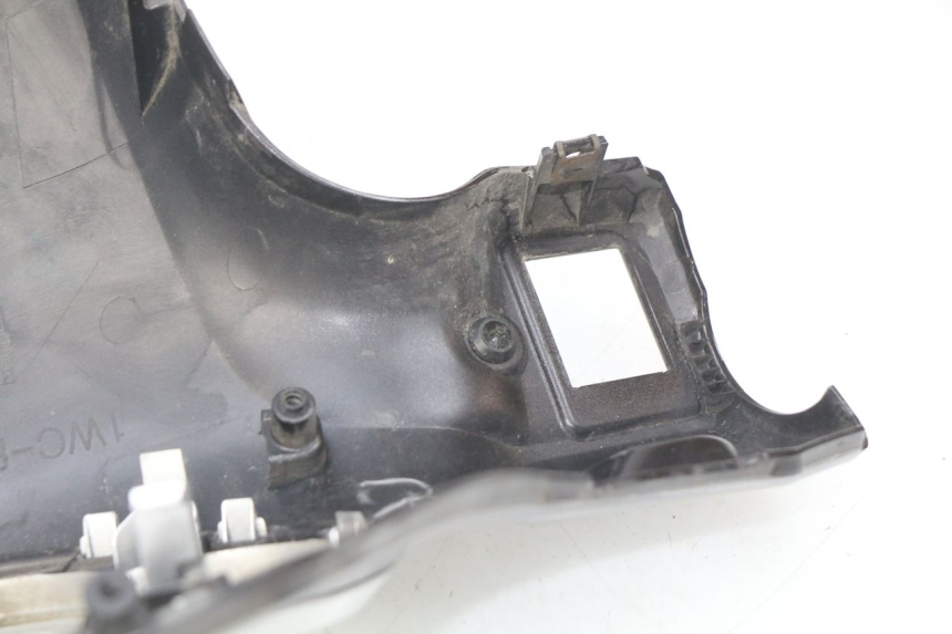 photo de COBERTURA TRASEIRA DO GUIDÃO YAMAHA D'ELIGHT DELIGHT 115 (2013 - 2017) - Zoom do estado de desgaste