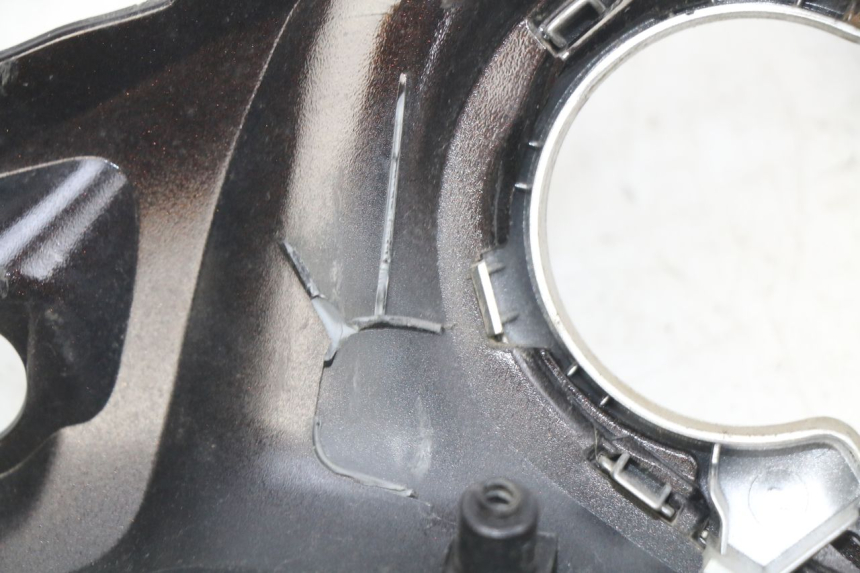 photo de COBERTURA TRASEIRA DO GUIDÃO YAMAHA D'ELIGHT DELIGHT 115 (2013 - 2017) - Pontos de fixação