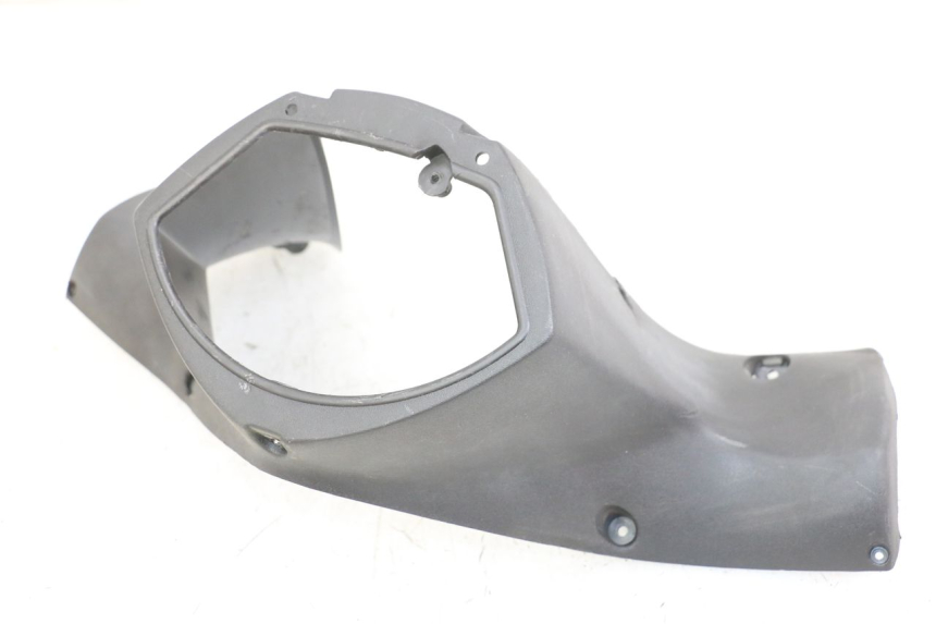 photo de COBERTURA TRASEIRA DO GUIDÃO PEUGEOT ELYSTAR 125 (2002 - 2007) - Detalhe da peça