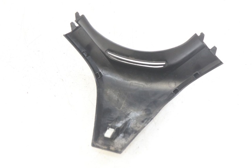 photo de COBERTURA TRASEIRA DO GUIDÃO HONDA FJS SILVERWING SILVER WING 400 (2009 - 2016) - Zoom do estado de desgaste