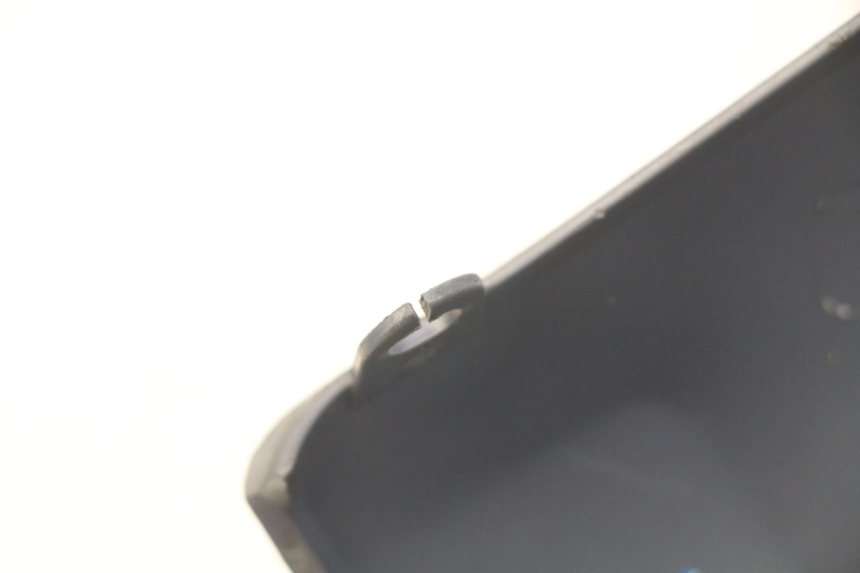 photo de CAPA DO GUIADOR TRASEIRO PIAGGIO FLY 100 (2006 - 2010) - Detalhe da peça