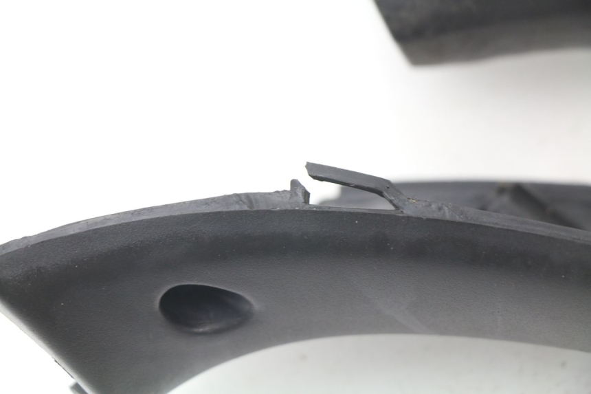 photo de COBERTURA TRASEIRA DO GUIDÃO KYMCO GRAND DINK 250 (2002 - 2007) - Outro ângulo de visão