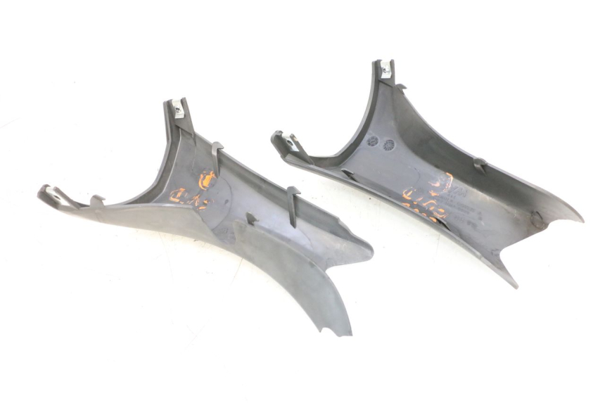 photo de COBERTURA TRASEIRA DO GUIDÃO SYM GTS EVO 125 (2009 - 2013) - Outro ângulo de visão