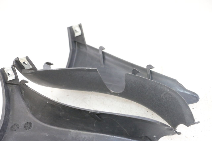 photo de COBERTURA TRASEIRA DO GUIDÃO SYM JOYMAX 125 (2010 - 2017) - Outro ângulo de visão