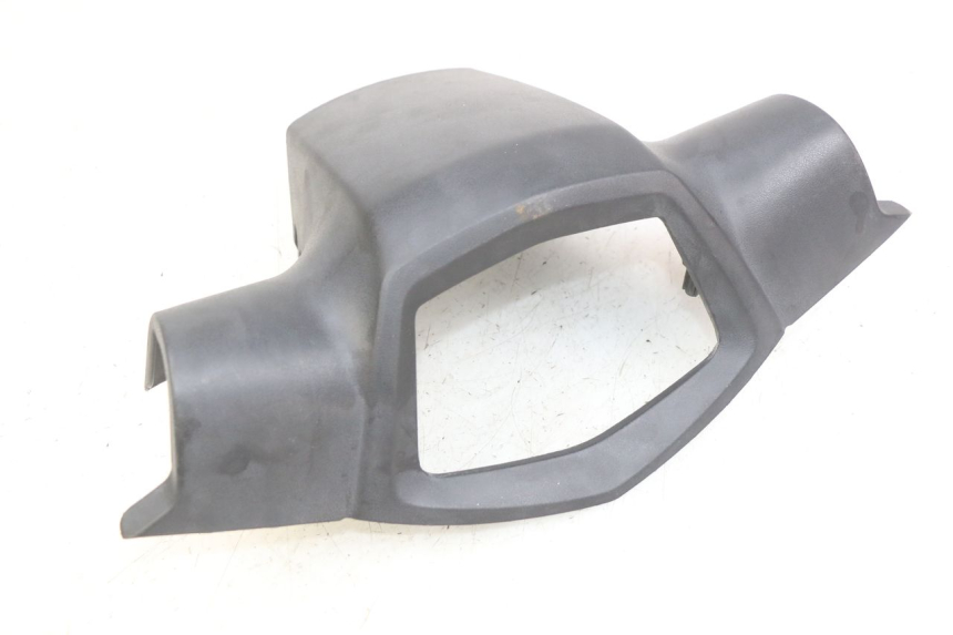 photo de COBERTURA TRASEIRA DO GUIDÃO PEUGEOT KISBEE 2T 50 (2010 - 2017) - Zoom do estado de desgaste