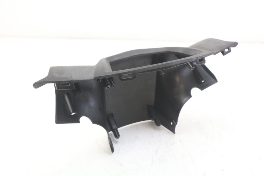 photo de COBERTURA TRASEIRA DO GUIDÃO PEUGEOT KISBEE 2T 50 (2010 - 2017) - Detalhe da peça