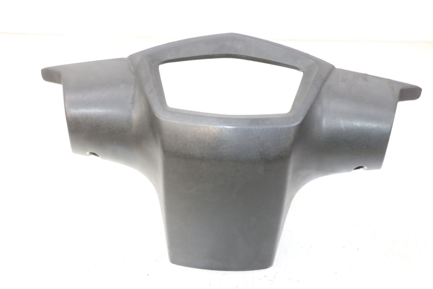 photo de COBERTURA TRASEIRA DO GUIDÃO PEUGEOT KISBEE 2T 50 (2010 - 2017) - Vista principal