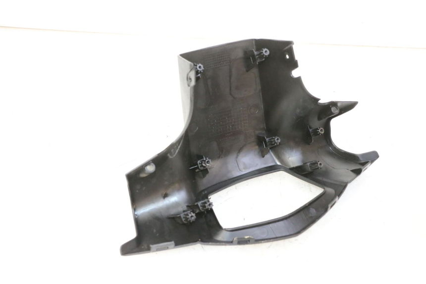 photo de COBERTURA TRASEIRA DO GUIDÃO PEUGEOT KISBEE 2T 50 (2010 - 2017) - Detalhe da peça
