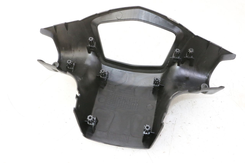 photo de COBERTURA TRASEIRA DO GUIDÃO PEUGEOT KISBEE 2T 50 (2010 - 2017) - Zoom do estado de desgaste