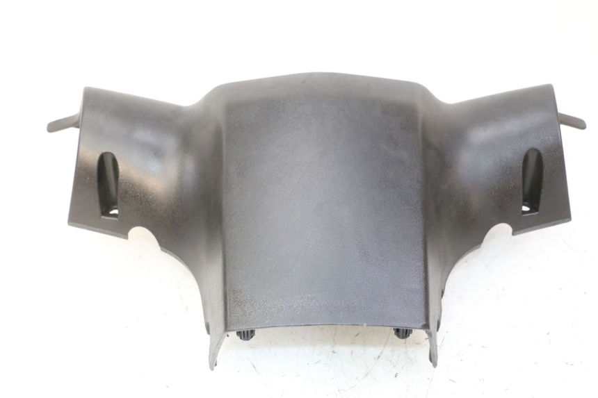 photo de COBERTURA TRASEIRA DO GUIDÃO PEUGEOT KISBEE 2T 50 (2010 - 2017) - Outro ângulo de visão