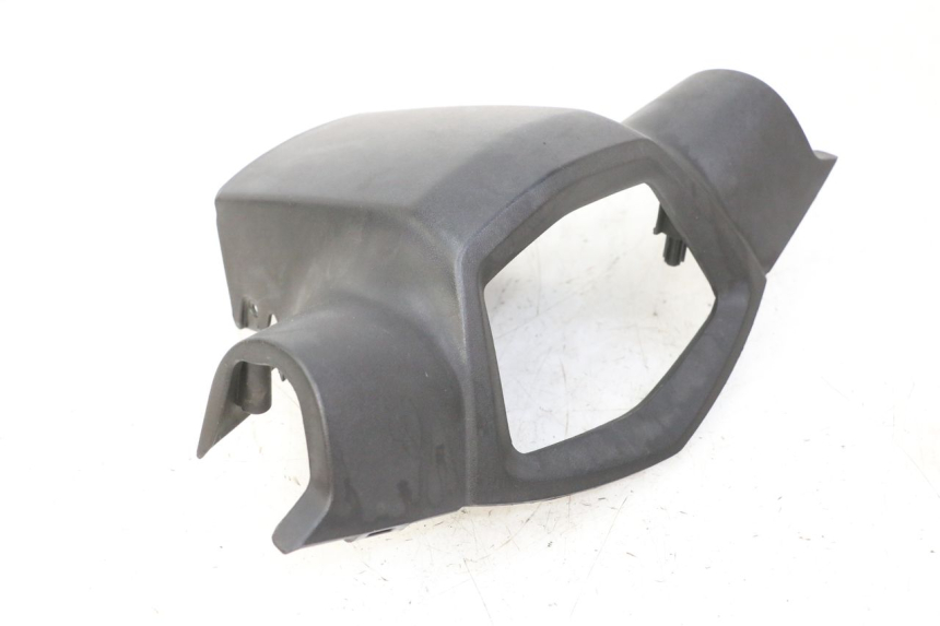 photo de COBERTURA TRASEIRA DO GUIDÃO PEUGEOT KISBEE 2T 50 (2010 - 2017) - Ampliação técnica