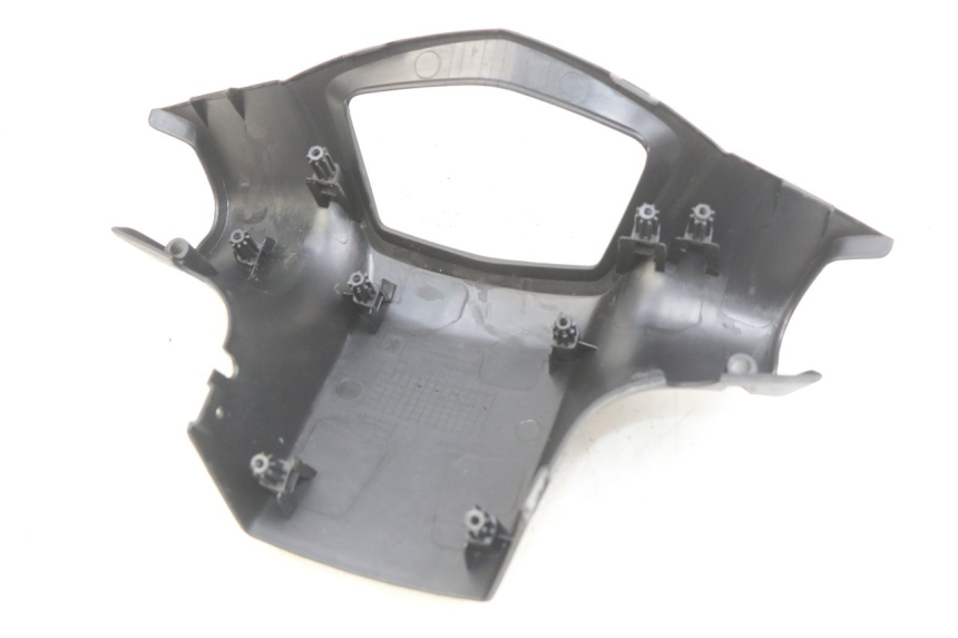 photo de COBERTURA TRASEIRA DO GUIDÃO PEUGEOT KISBEE 4T 50 (2010 - 2017) - Ampliação técnica