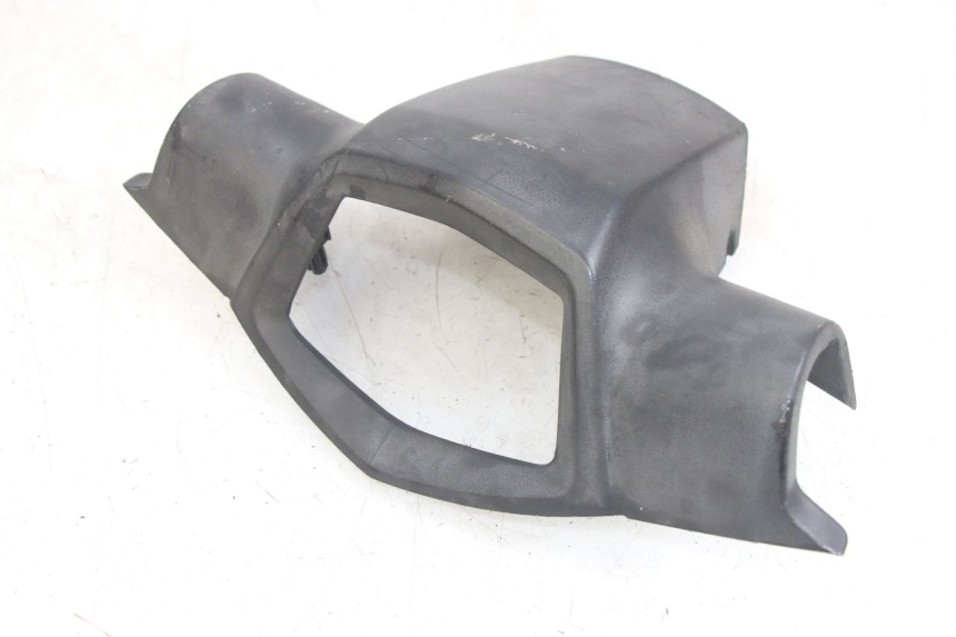 photo de COBERTURA TRASEIRA DO GUIDÃO PEUGEOT KISBEE 4T 50 (2010 - 2017) - Outro ângulo de visão