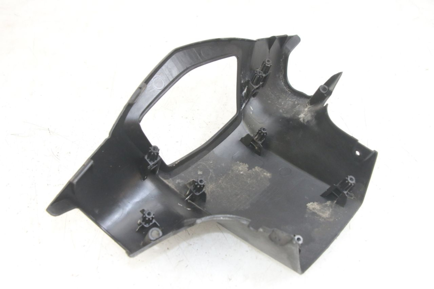 photo de COBERTURA TRASEIRA DO GUIDÃO PEUGEOT KISBEE 4T 50 (2010 - 2017) - Ampliação técnica