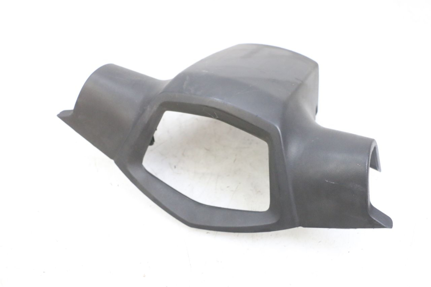 photo de COBERTURA TRASEIRA DO GUIDÃO PEUGEOT KISBEE 4T 50 (2010 - 2017) - Zoom do estado de desgaste