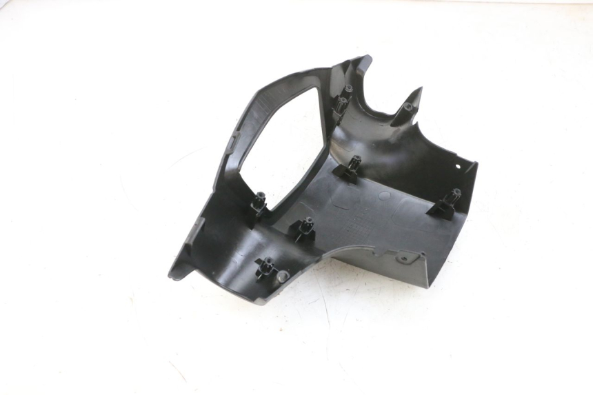 photo de COBERTURA TRASEIRA DO GUIDÃO PEUGEOT KISBEE 4T 50 (2010 - 2017) - Outro ângulo de visão