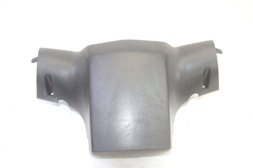 photo de COBERTURA TRASEIRA DO GUIDÃO PEUGEOT KISBEE 4T 50 (2018 - 2022) - Zoom do estado de desgaste