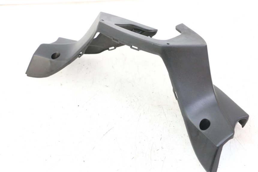 photo de COBERTURA TRASEIRA DO GUIDÃO KYMCO XCITING 500 (2007 - 2010) - Zoom do estado de desgaste